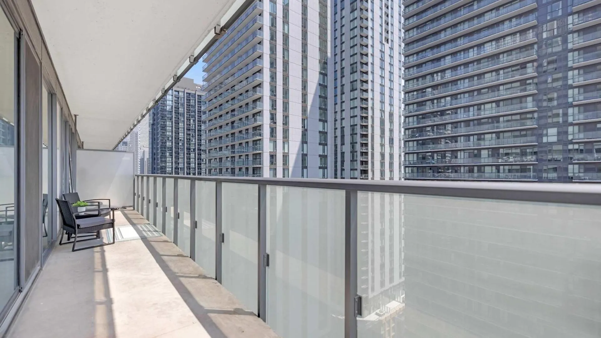 Apartment Bright & Modern Stay Suit Toronto