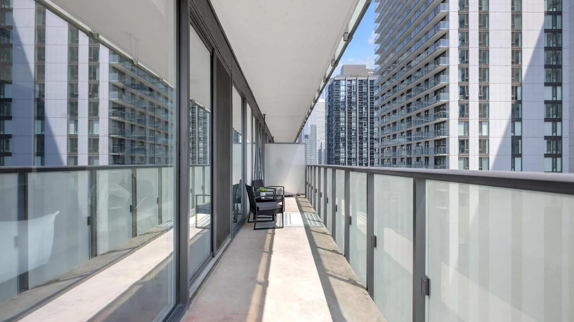 Apartment Bright & Modern Stay Suit Toronto