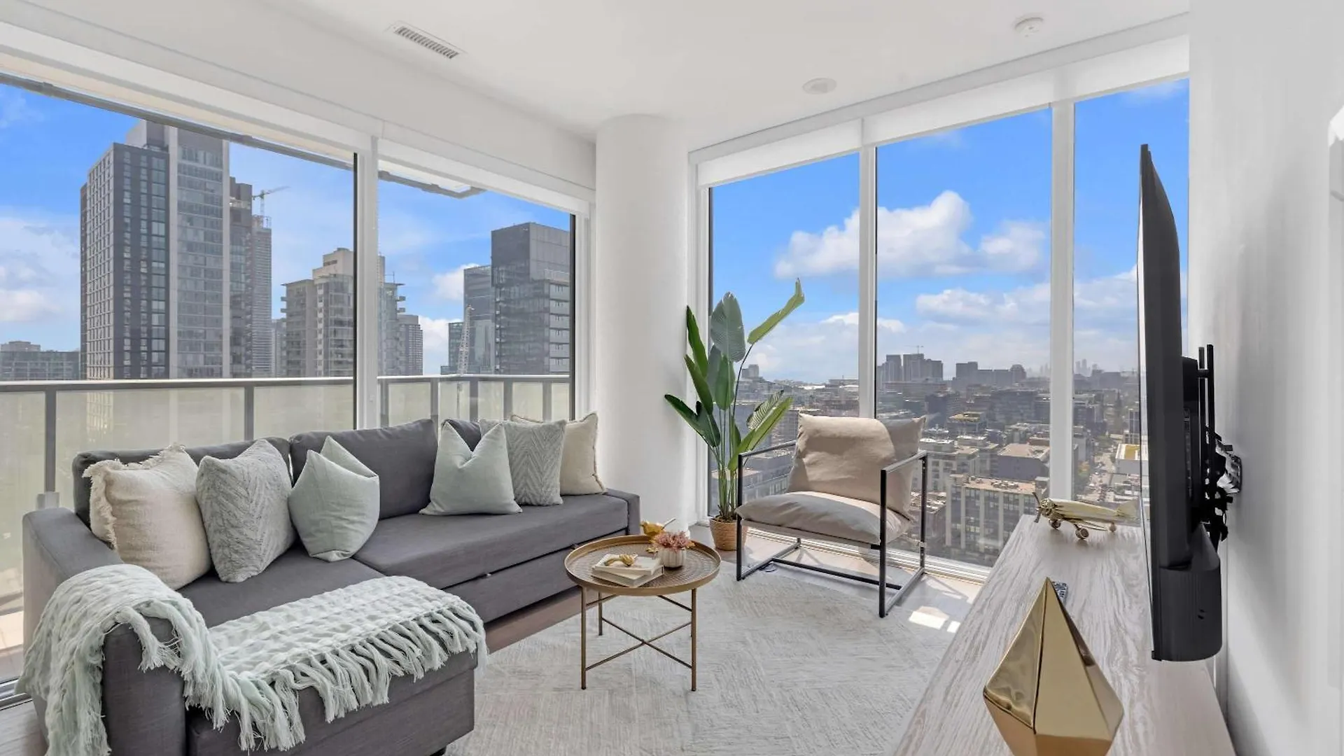 Apartment Bright & Modern Stay Suit Toronto Canada